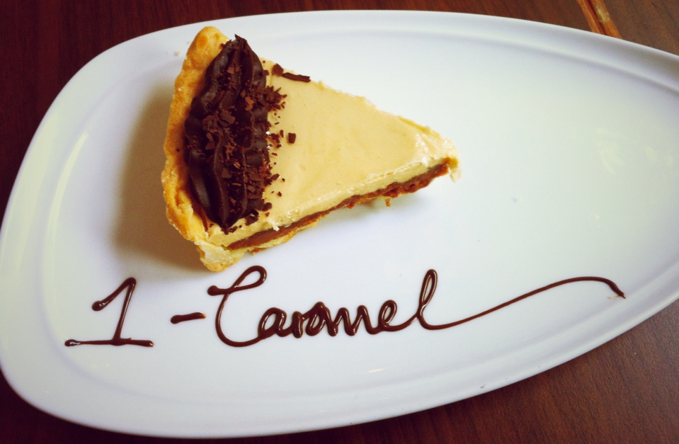 1-Caramel Viktoria Jean Cafe Cake 2